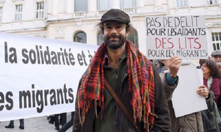 Soutien à Cedric Herrou devant le palais de Justice de Nice